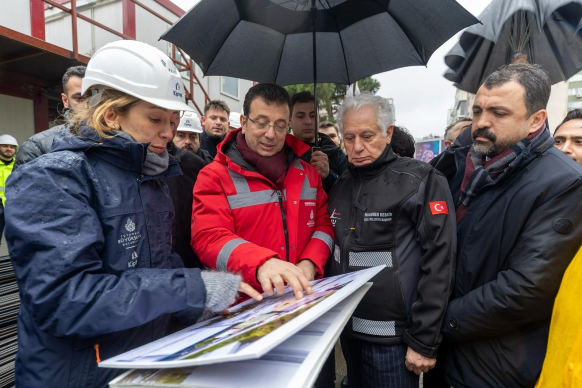 İstanbul Büyükşehir Belediye Başkanı Ekrem İmamoğlu Halaskar Gençlik ve Yaşam Merkezi Şantiyesini Ziyaret Etti